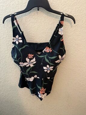 Women’s Shade & Shore bathing suit top